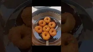 Golden,crunchy, and hot!😋Enjoy freshly made crispy vadas at Bhojanalayam 🤍 #wada #ramsbhojanalayam