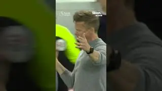 Jesse Marsch gives it the air guitar celebration against Liverpool 🤣🎸 #StanSportAU #PremierLeague