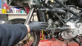 Ducati radiators - Checking the baffle plate in the radiator LH tank (ST4S in video)
