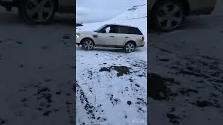 Drifting of range rover in snow#cars#youtubeshorts#rangerover#snow