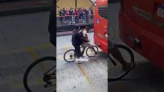 Eles queriam pegar carona no BUS&Atilde;O! 😬