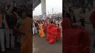 Rahul Gandhi shiv vihar metro station utsah logo  ke bich paidal Yatra bagpat