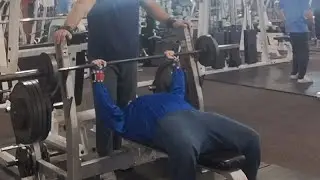 Crushing Bench press with my dad 💪🔥 💪🔥