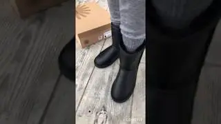 Обзор на угги UGG Classic Short Metallic Black