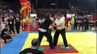 Finale 1° round Tui Sho a piedi fissi over 45/55 anni 90+ maschile vinto da Francesco (nero)