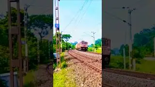 Feel the Track Sound at beautiful Curve #train #curve #trandingshorts #railfans #travel #wap4 ❤️👍💯🚇