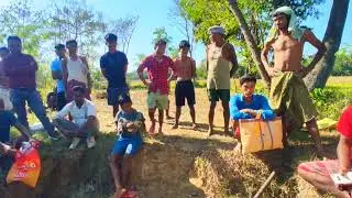 ২ নং পুকুরে নবান্নের মাছ বিলি চলছে!সব বড়ো বড়ো সাইজের ব্রিকেটমাছ।