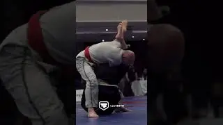 INCREDIBLE FLYING ARMBAR SUBMISSION 🔥 #shorts