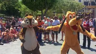 SUPER FUN DANCE Contest W/ Donald, Goofy, Pluto and Chip! // Disneyland