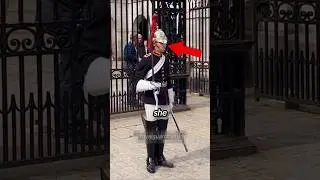Королевская гвардия шутит, леди 😂🤫