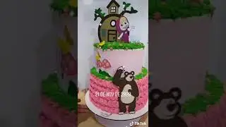 bolo dois andares tema marcha e o  urso🐻
