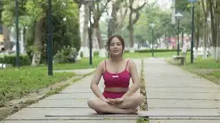 Quick Yoga for Back & Thighs | 2 Min Outdoor Workout, Easy Beginners Yoga
