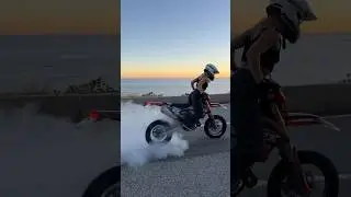 BURN IT DOWN #supermoto #burnout #ktm #bikergirl