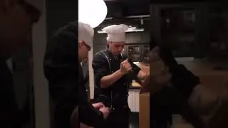 Фраметамер чуть не порезался ножём
