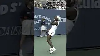 Serena & Venus using ONE racquet 😂