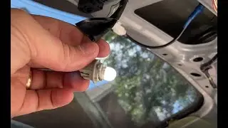2004 Toyota Sienna (License Plate Bulb Replacement)
