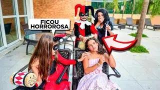 A IRM&Atilde; MALVADA DA ARLEQUINA ARRANCOU A PERUCA DA MINI BARBIE E ELA PERDEU O PODER DE MINI VIL&Atilde;