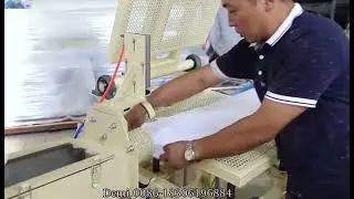 Sleeping pillows sofa cushion polyester fiber stuffing machine with blowing nozzle flapping table