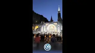 Prociss&atilde;o Luminosa em Lourdes, na Fran&ccedil;a