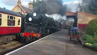 21C127 Taw Valley pulls into Arley