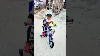 সিহান বাবা সাইকেল চালায় 