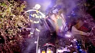 HZS KVK: Auto po nehodě na silnici z Lokte na obec Hory začalo hořet, uvnitř zůstal zaklíněný řidič