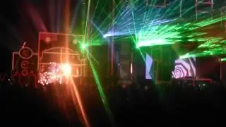 Frontliner - Can't Hold Us (Frontliner Never Comes Down Bootleg) @ Q-Base 2013 - (HD)