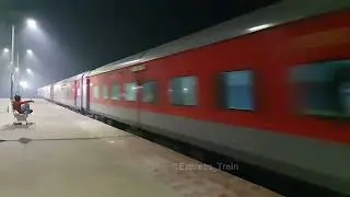 Powerful GMO WAP7 headed 22305 SMVT Bengaluru - Jasidih Weekly Express - INDIAN RAILWAYS