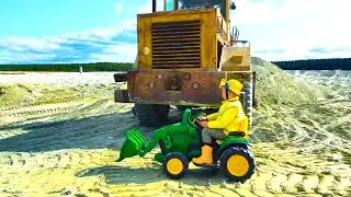 Senya and the Big Broken Tractor. Stories for Children