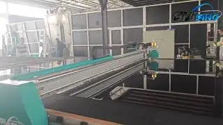 The glass cutting line is operating flawlessly!