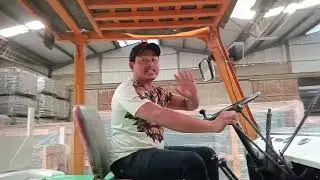 EPISODE 6 &ndash; Kesalahan Fatal Pemula Forklift🎯 Fokus: Edukasi + drama ringanIsi:Garpu terlalu tinggi 