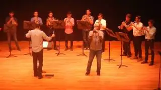 Luis Aquino interpreta La Virgen de la Macarena