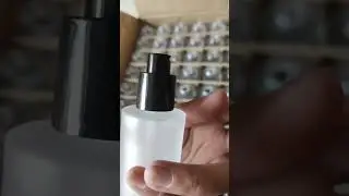 Glass cosmetic packaging, 100ml flat shoulder frosted glass lotion/spray bottle with lid