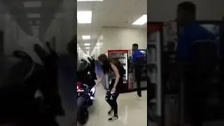 balade en moto dans les couloirs du lyc&eacute;e 🔥