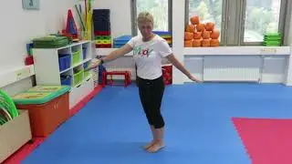 Scissor Jump - MoovKids Activity