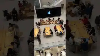 Biggest Apple Store in Malaysia #kualalumpur #malaysia #apple #iphone #macbook #machine