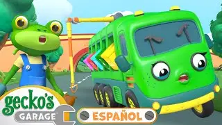 Camión de basura fuera de control😮| 🐸 Garaje de Gecko | Carros para niños | Videos educativos
