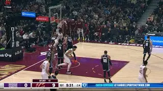 Evan Mobley rises up and throws it down