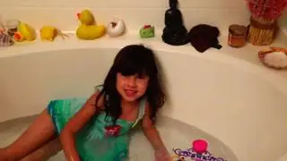 Ariel's Floating Fountain Bath Time