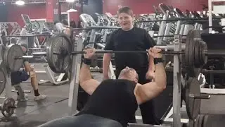 Crushing incline bench press with my Dad 💪🔥. #subscribe #benchpress #motivation #powerlifting #gym 