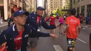 Fans Cheer On Runners During Chicago Marathon
