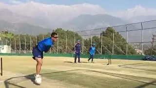 Mahendra Singh Dhoni's swing bowling leaves Axar Patel in a fix