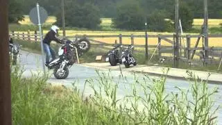 Motorradstunts auf der Bikerranch Hasselfelde zum Boss Hoss treffen