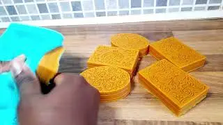 HOMEMADE TURMERIC & HONEY soap makes a great natural antibacterial body wash