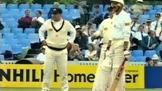 Shane Warne ripping leg spinner to Gooch HQ