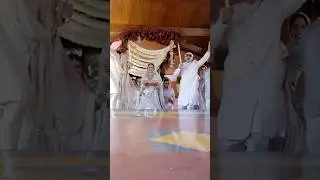 Step behind the scenes and witness the creation of our Phoolon ki Chadar 😍