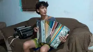 Igor  tocando  8 baixos