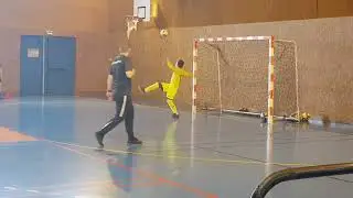 Super gardien Thomas  u13 avec les u18 R du Saint-Max-Futsal.