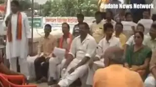 Narendra Modi Murdabad by Bjp volunteers