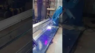 Промышленный робот CROBOTP на производстве металлических стеллажей - CRP ROBOT